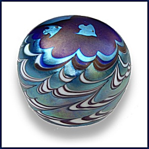 Lundberg Studios 1975: Fish Over Waves Paperweight (Ds)